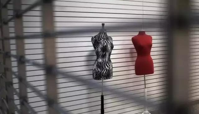 美国零售业为什么一直在关店、裁员？