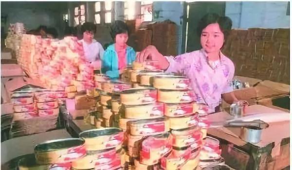 被美食包围的中国人，也是有罐头情结的