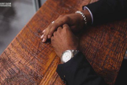 有效沟通的“金三脚”法则：信任、沟通、共识