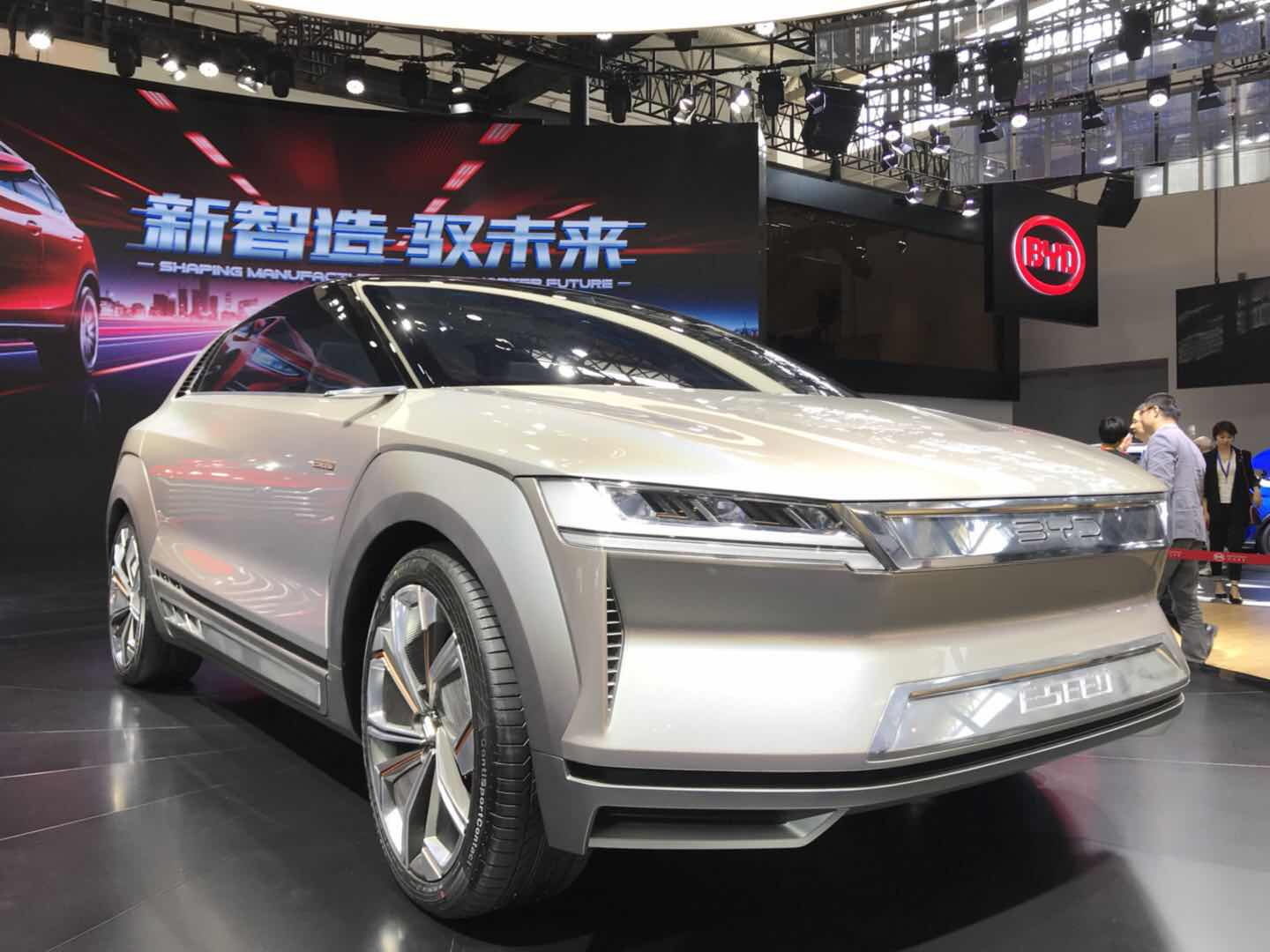 千余辆新车亮相2018北京车展，果绿红旗概念车抢尽特斯拉风头 | 图说