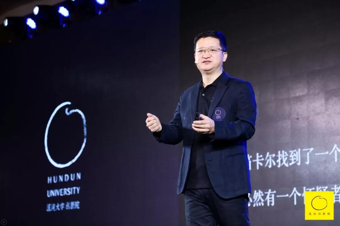 贝索斯式思维：谨慎选择竞争对手，因为最后可能会变得很像