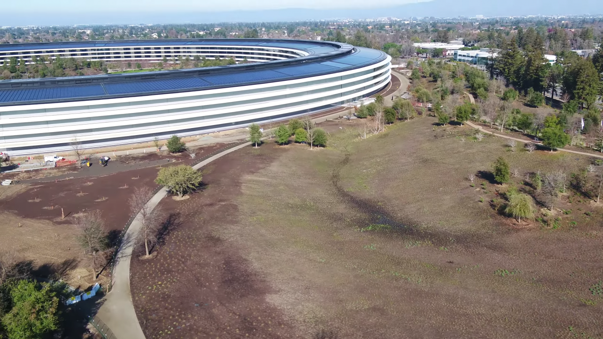 苹果新总部Apple Park已完工，员工曝光了“宇宙飞船”一系列内景图 | 图说