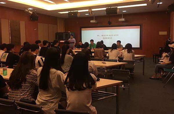 电竞解说年收入5000万？一文穿透行业的鸡血与迷雾