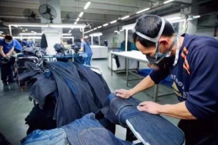 90 秒「老」10 年，Levi’s 要用新技术做旧牛仔裤