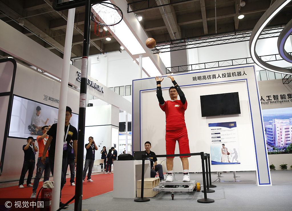 图说｜演奏家、钢铁侠、还有西施，一大波机器人现身机器人大会