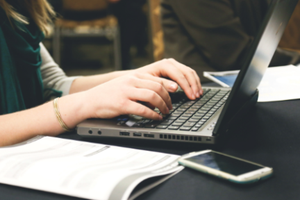 无所不能的AI能帮你写年终总结吗？