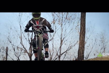 为了给每座城市打上运动标签，“运动侠”找来了20xN名“城市英雄”