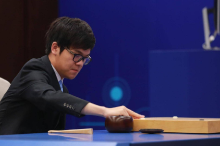 AI再乱围棋圈：“食言之战”柯洁落败；首例素人作弊引风波