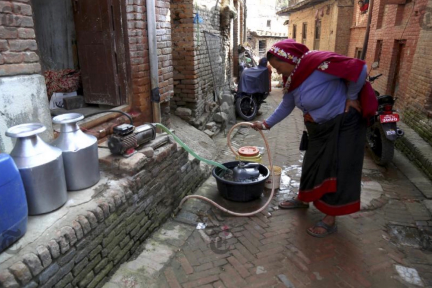 在缺水问题严重的尼泊尔，“水商”成了最赚钱的生意（下）