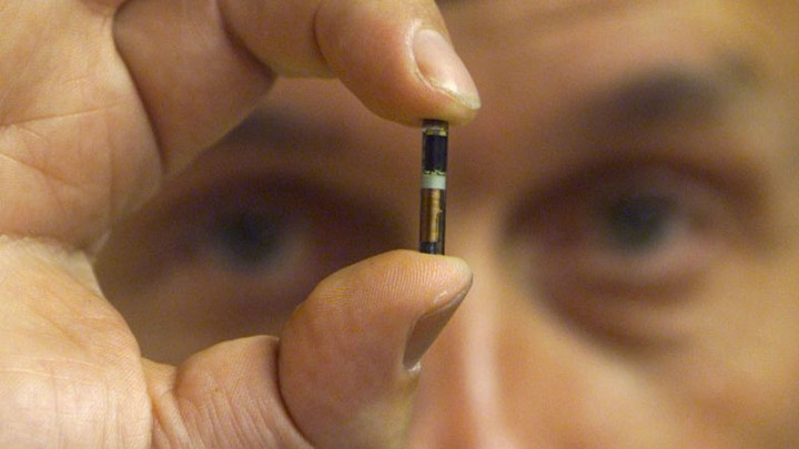 人体植入微型芯片：坚决抗拒的你，未来会感叹“真香”吗？