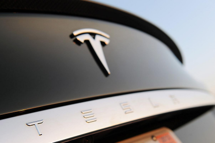 8点1氪：特斯拉售股融资增至 7 亿美元，达内科技宣布 2000 万美元股票回购计划