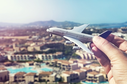 让更多人买到超低价机票，「蜻蜓旅行」要用 AI 预测票价走势