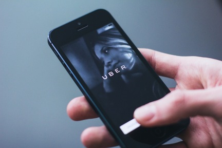 【独家】旧版Uber中国App3天后下线，4000名优步司机可能在并入滴滴时被清除出队伍