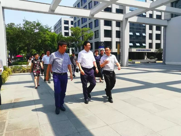 省委常委、省委统战部部长杨岳一行 调研软件谷·垠坤|大数据产业基地