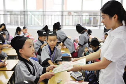 巨头着急押注大语文赛道 你看不懂？这里为你准备了一套语文学科评估逻辑