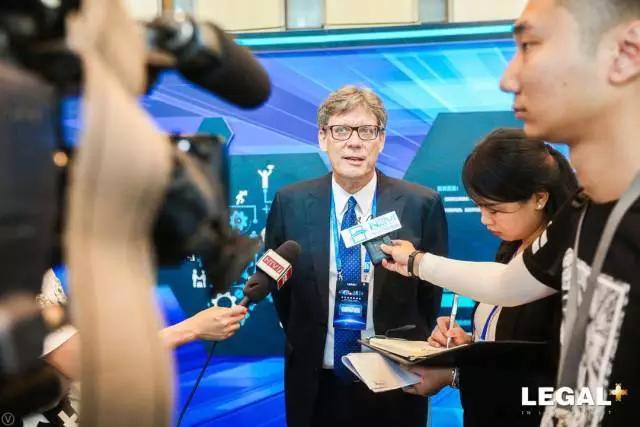 如果 23% 的律师工作将被 AI 取代，法律界该如何创新