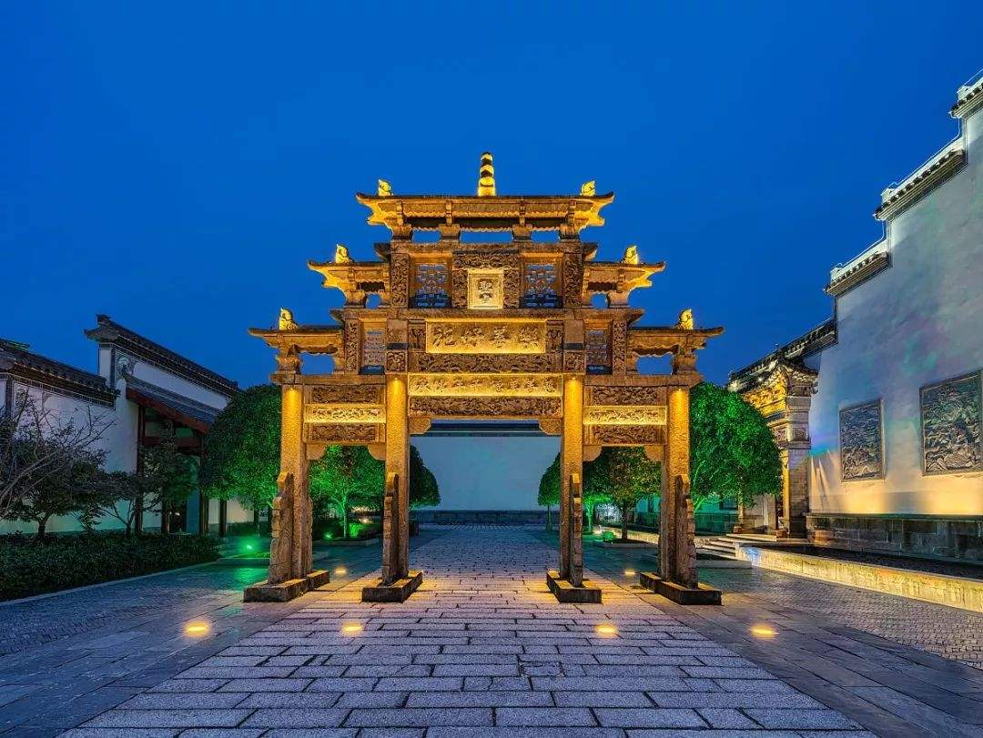 新华联“断臂”救文旅，这个冬天有点长
