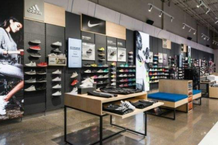 一言不合就破产，18年接连倒闭的零售巨头背后是新战局？