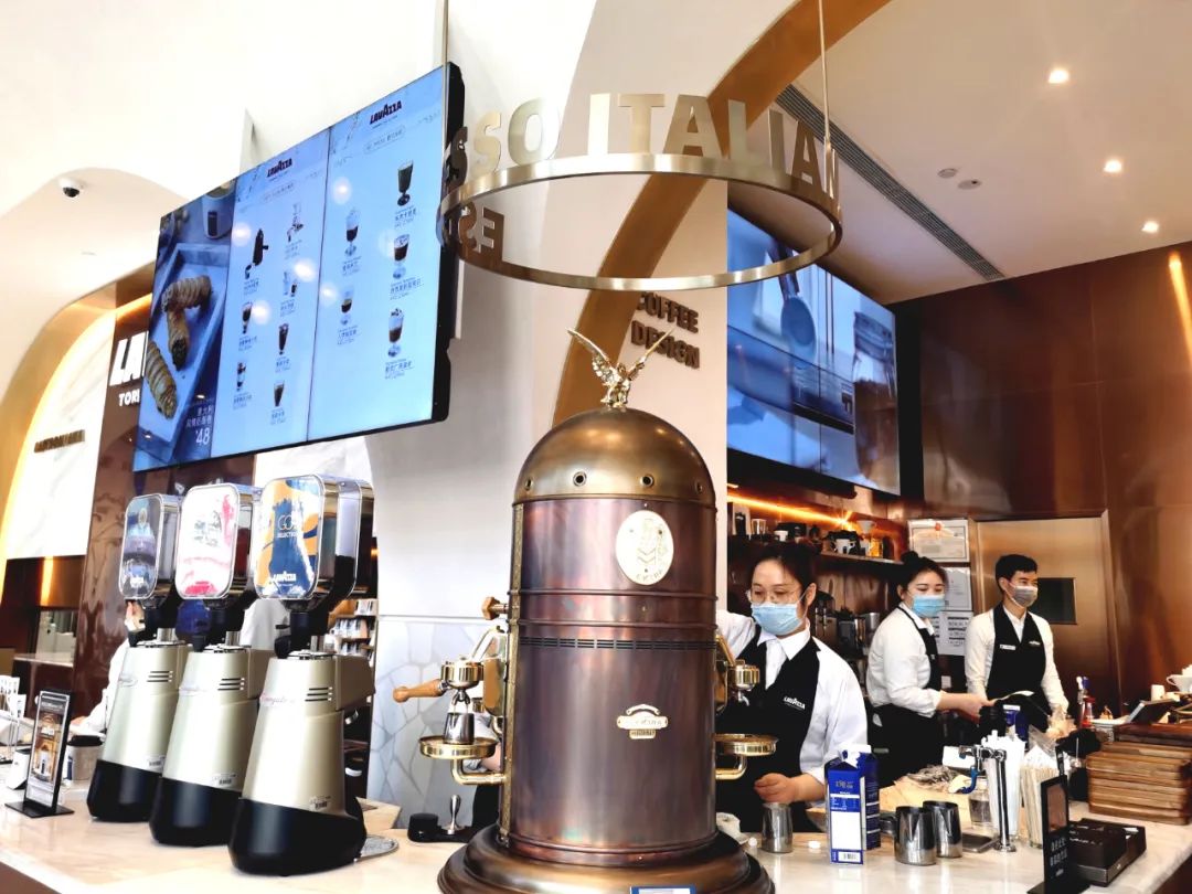 百胜中国再度加码咖啡战略，这次联手意大利咖啡巨头Lavazza开店