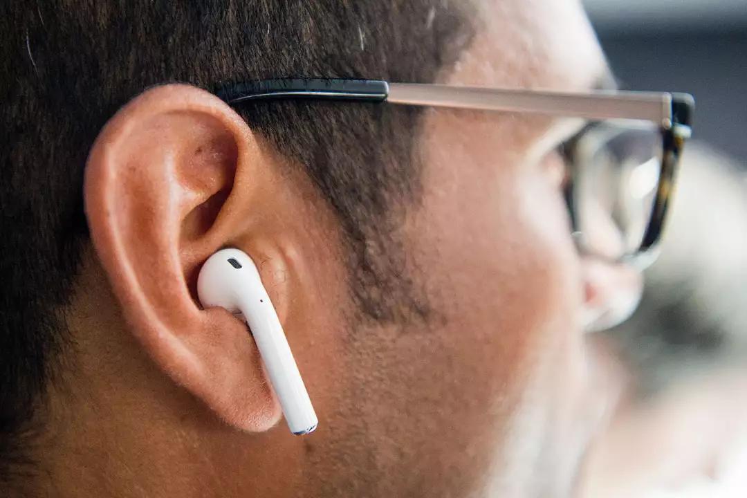 新款 AirPods，可能走上 Apple Watch 的路子