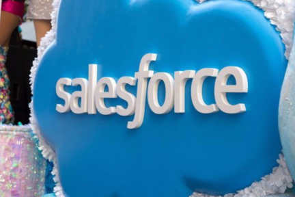 新商业NEO100 | 人工智能行业已巨头林立， Salesforce 却成功“突围” 