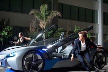 谁才是汽车HUD的未来？悬挂式还是仪表台式？