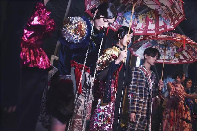 中国设计师行业正在爆发，诗意科技的上海时装周有什么好玩的｜潮流先锋
