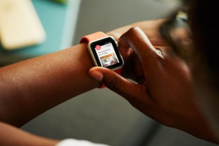 专利申请显示苹果在研制配置Touch ID指纹扫描仪的智能手表