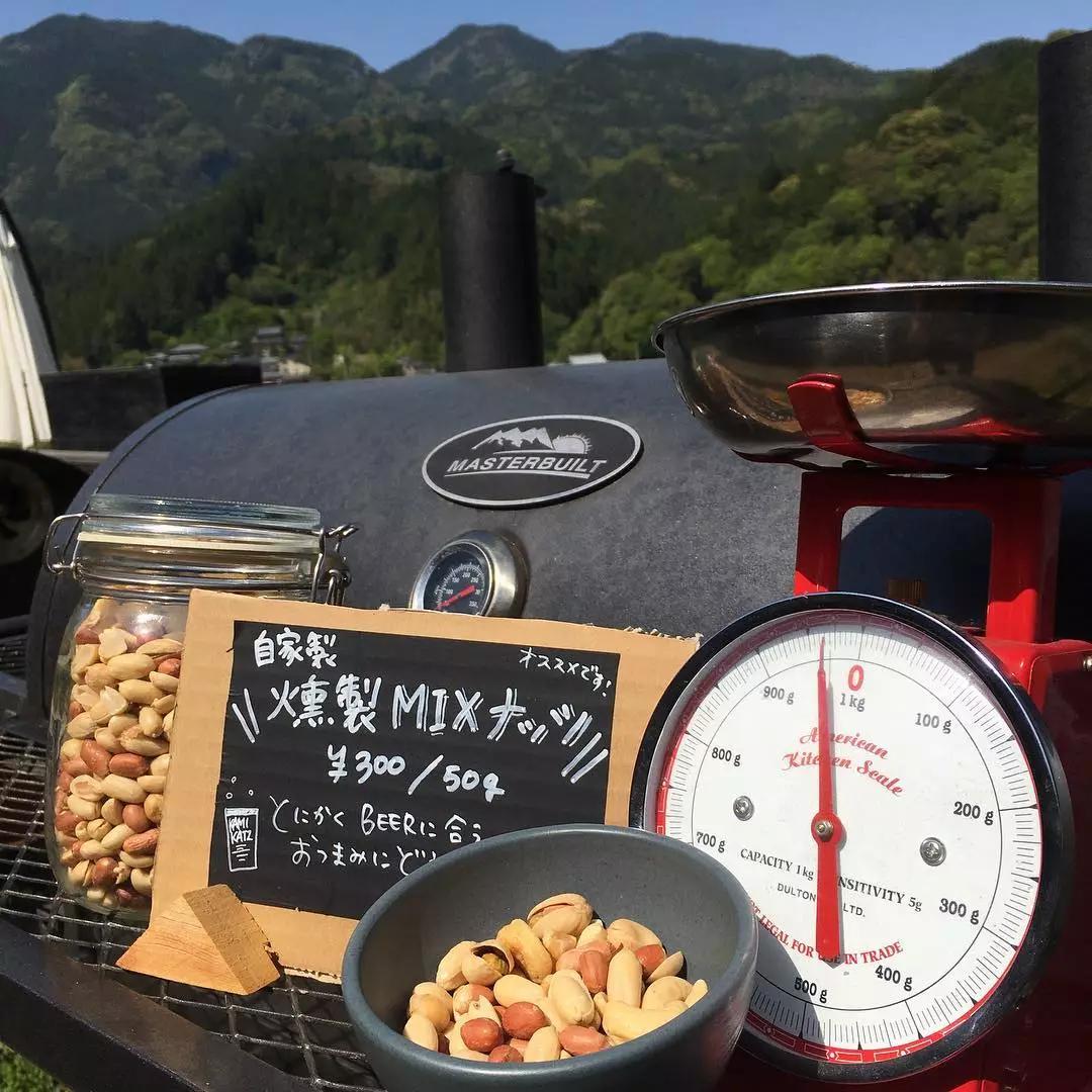 日本隐世山林中，竟藏着一间用废料筑起的精酿啤酒屋