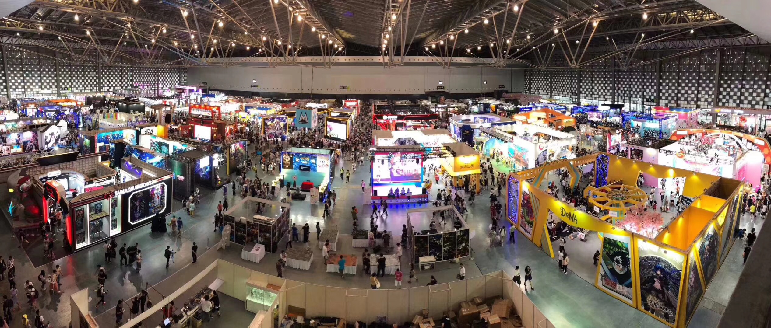 除了快乐宅文化漫展上还在流行什么年轻人啊