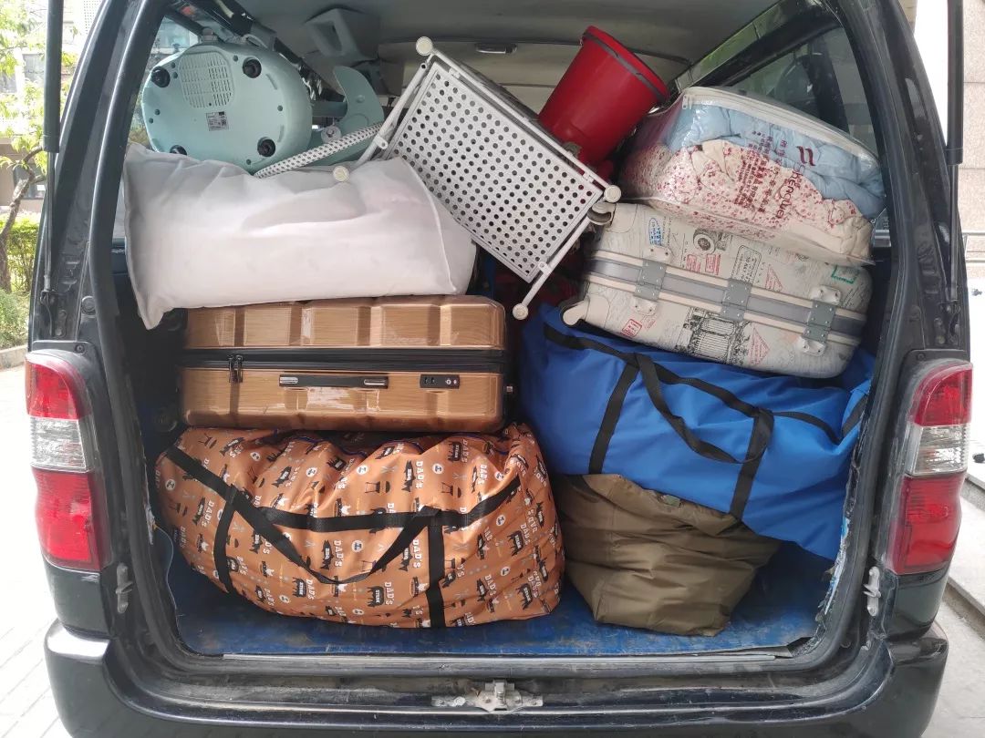 当了7天搬家师傅,扛了2吨行李,北漂用搬家对抗房租上涨