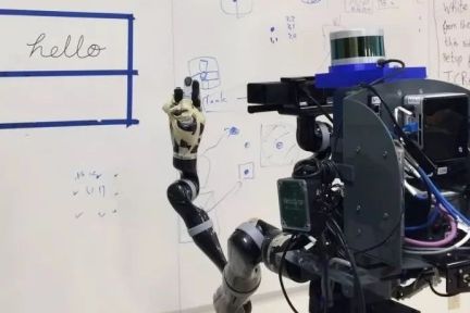 布朗大学的机器人能临摹出蒙娜丽莎，还能模仿你的笔迹