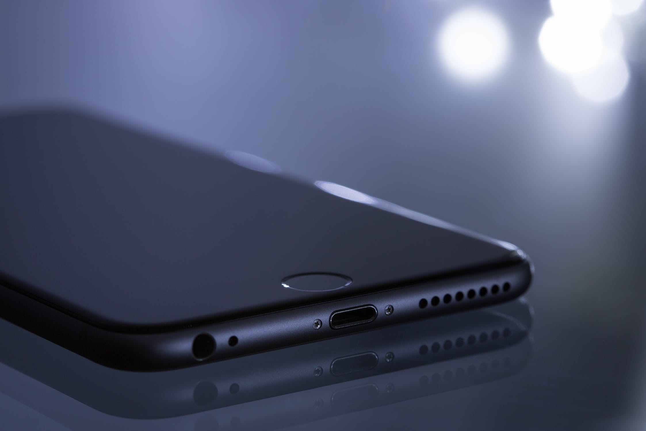 8点1氪 | 比尔·盖茨再登首富宝座；iPhone美国用户数增长停滞；Line和Z Holdings将在2020年合并；抖音海外版TikTok总下载量已超15亿次