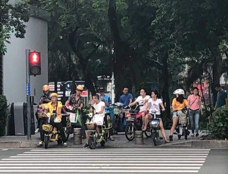 一线城市共享单车频涨价：月卡、公交和“11路”你选哪个？