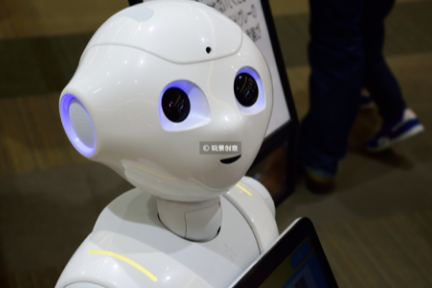 机器人陪济南人办业务   “科技范”让市民更省心
