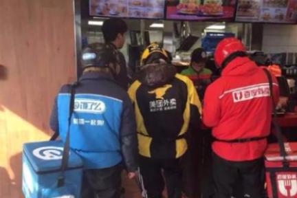 中国外卖员“难逃速命”