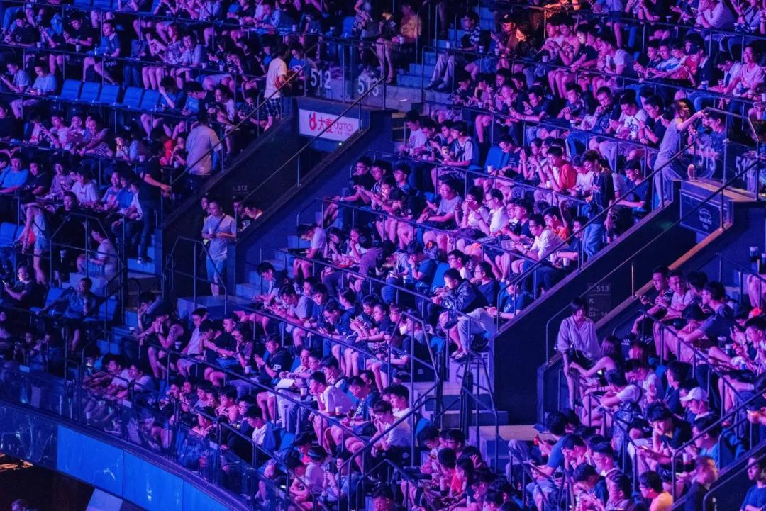 头部俱乐部估值超10亿、赛事奖金超2亿，这个夏天最火热的除了乐队还有电竞