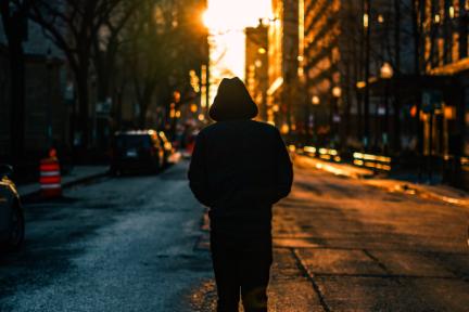 未来 10~20 年，哪些行业会快速发展？为什么？