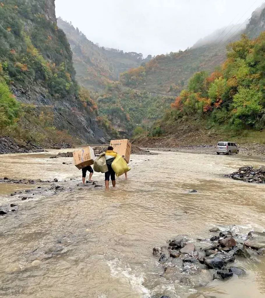 村村通快递，包裹开进厂，快递接下来要这么送