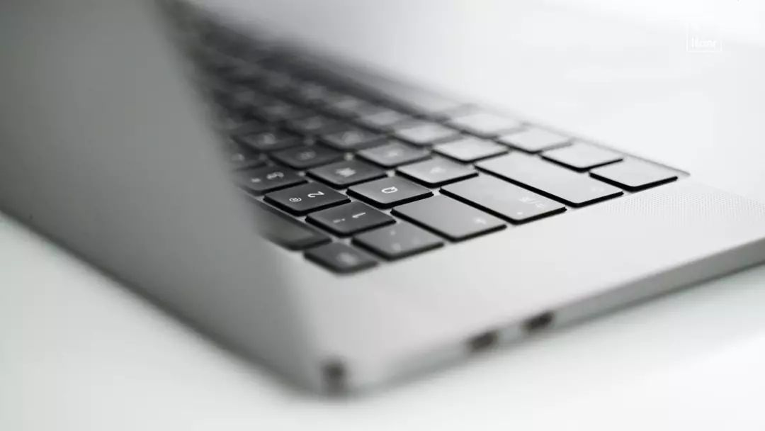 16 英寸 MacBook Pro 上手体验：苹果重新拥抱专业级用户