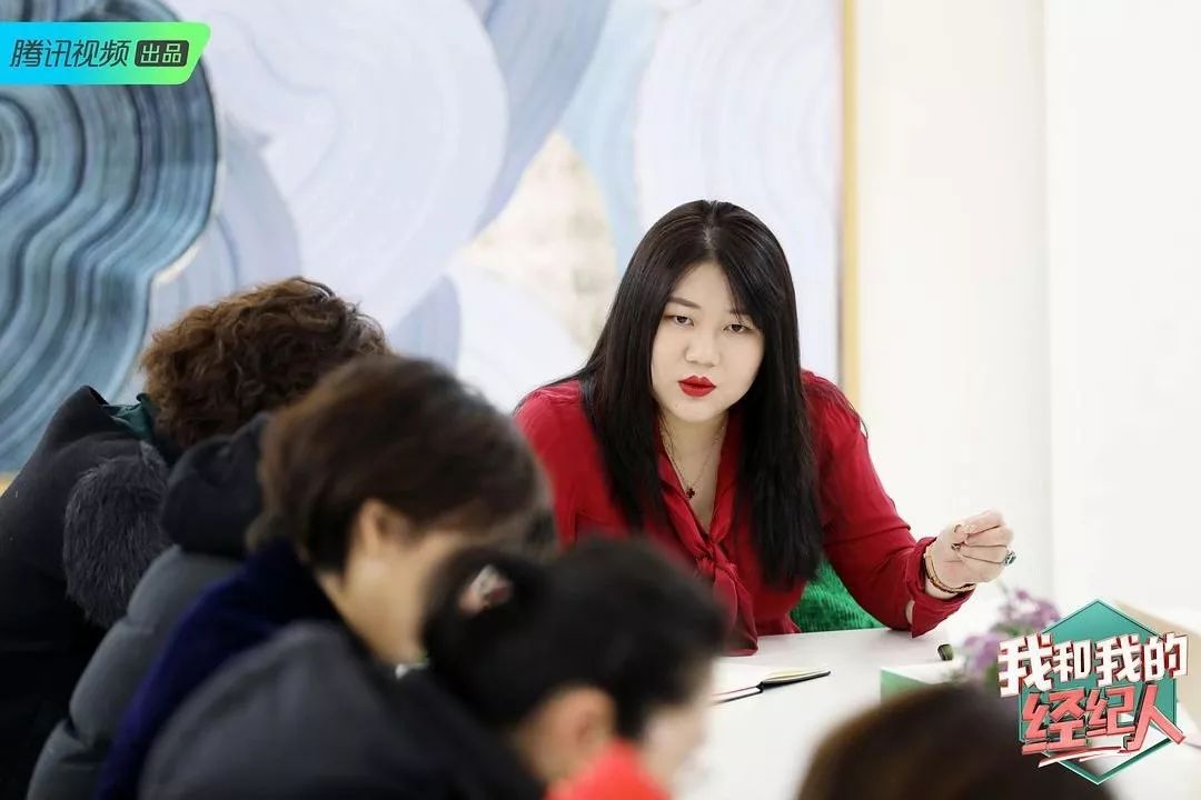 幕后创作者走到台前，“圈内综艺”想给娱乐圈去昧