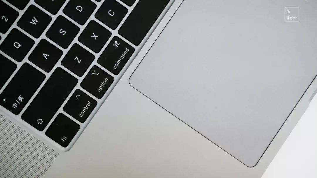 16 英寸 MacBook Pro 上手体验：苹果重新拥抱专业级用户