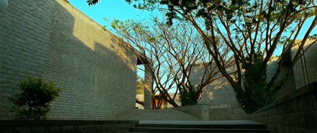 用电影《三傻》，小小感受一下印度与中国的城市差别