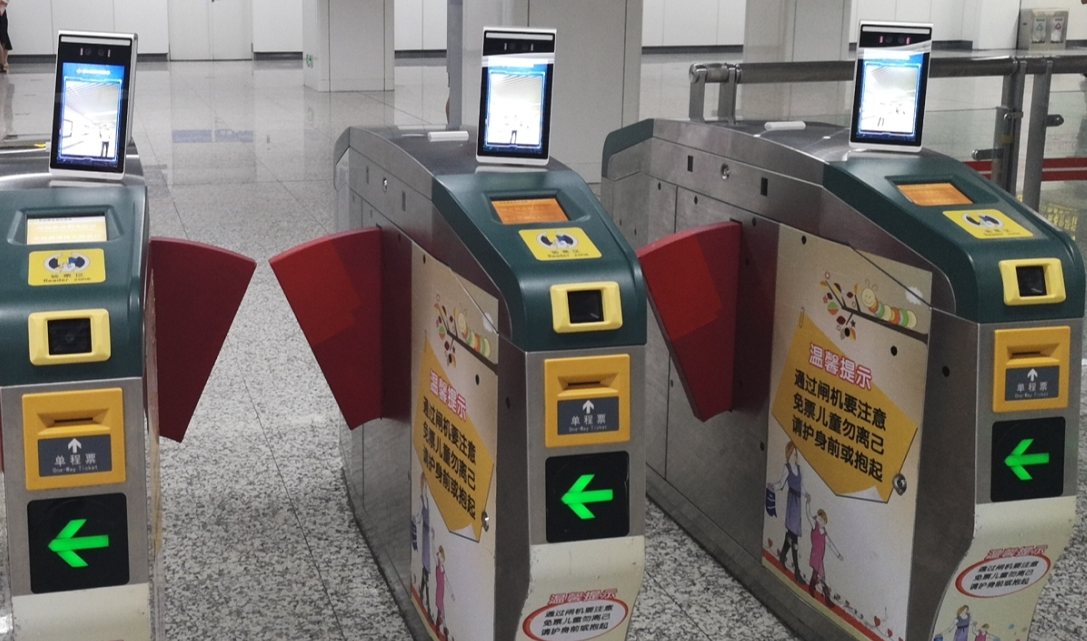 郑州地铁率先实现刷脸扫码互通过闸