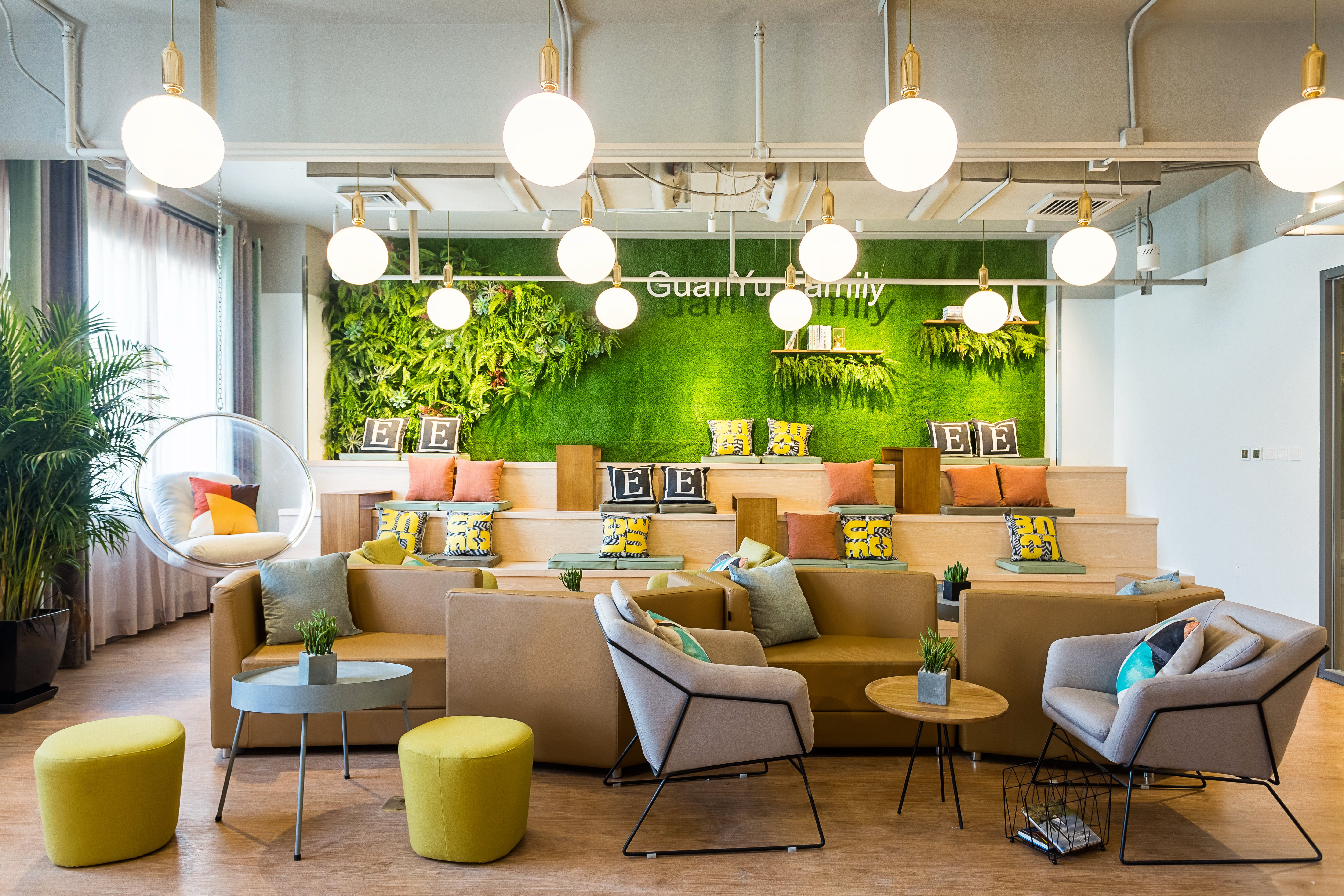 因他们所租住的就是位于北京酒仙桥东路18号的一家长租公寓——龙湖