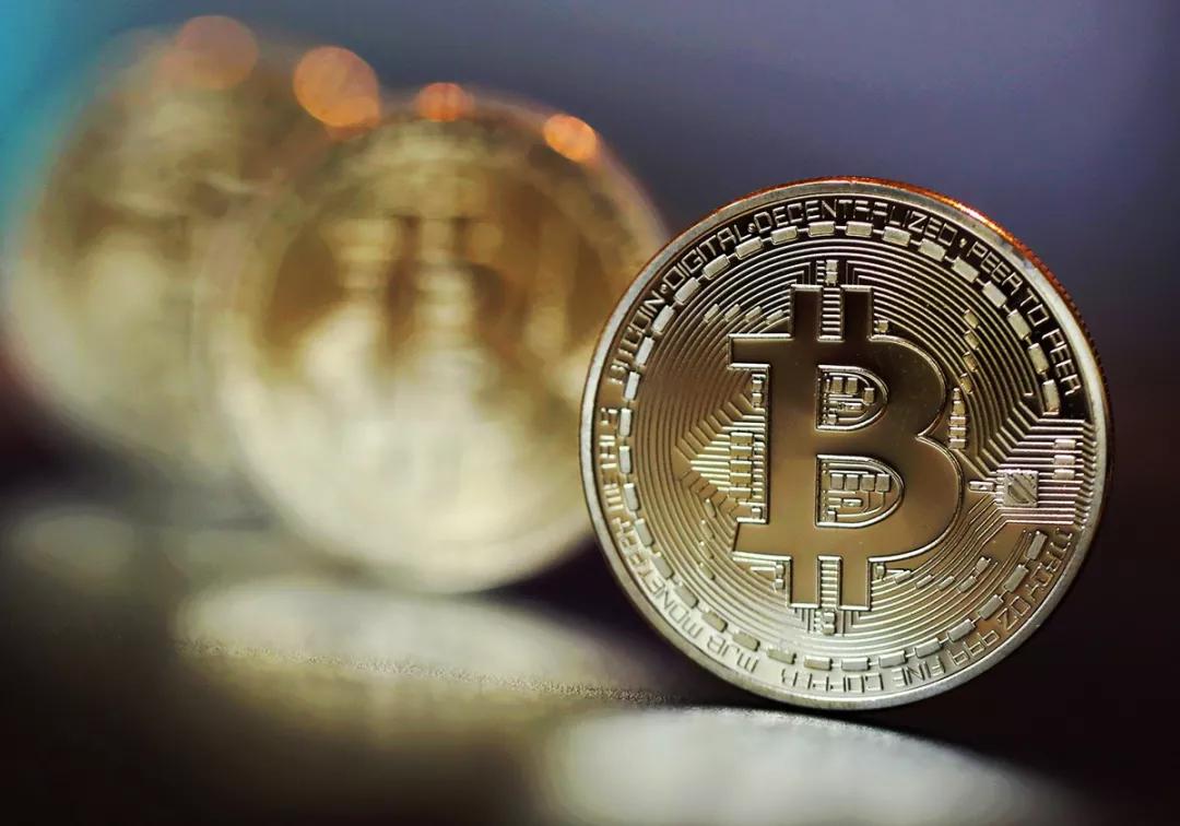 比特币11天暴跌44%，486亿美元蒸发背后，更凄惨的是他们···