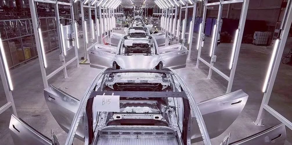 特斯拉国产Model 3下线，周产3000辆或引行业“地震”