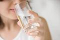 科学研究：人一天真的需要喝够8瓶水吗？