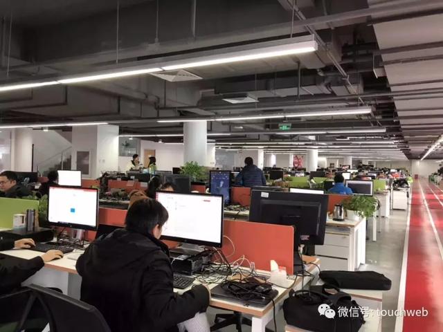 FF中国拖欠物业费半月无供暖，员工办公室无奈穿大衣