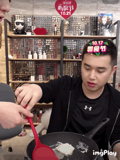 李佳琦带货又“翻车”，吃了“阳澄状元”大闸蟹的你该找他赔吗？